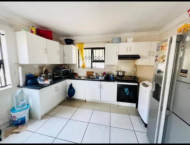 6 BEDROOM HOUSE FOR SALE IN BLOUBOSRAND